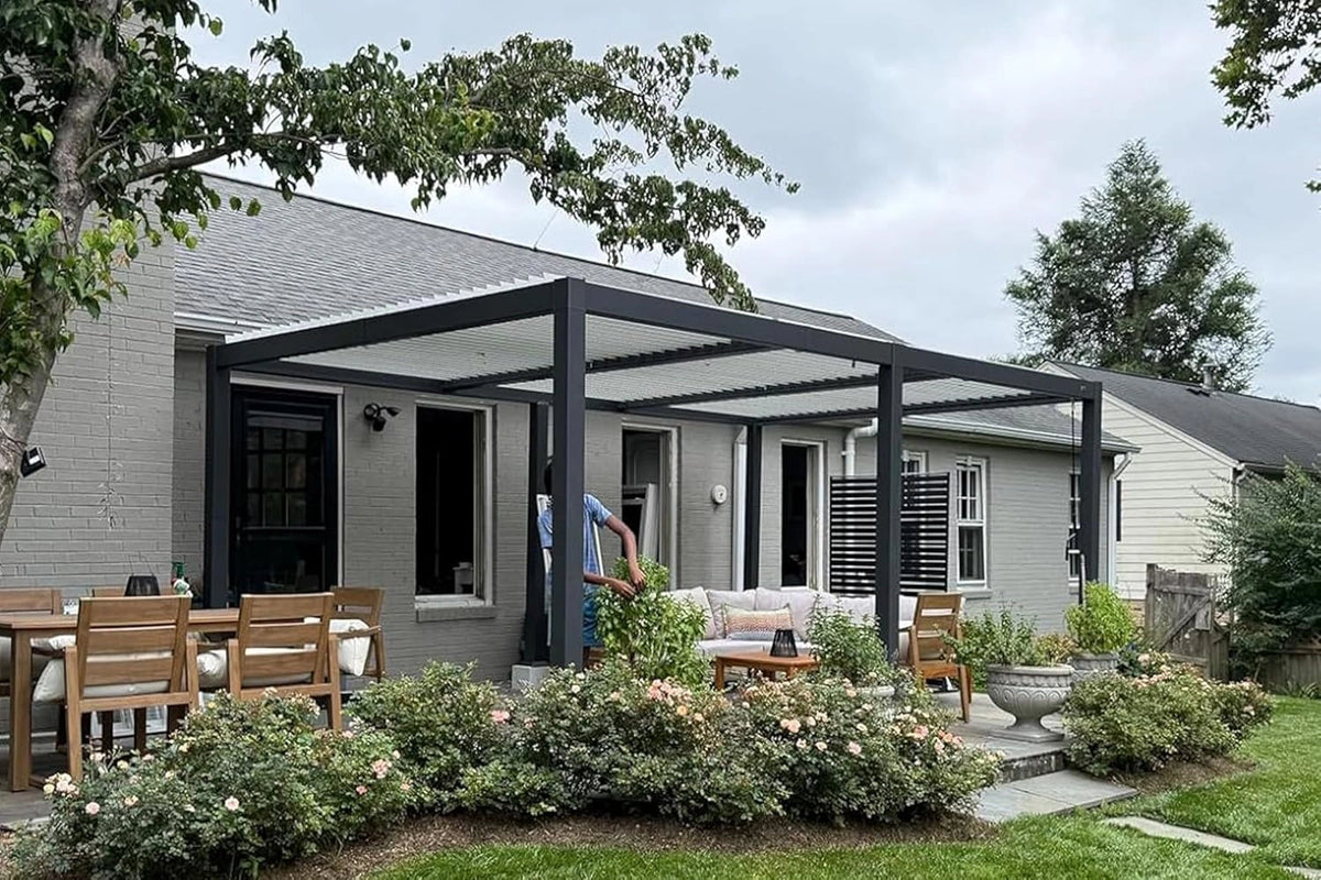 Pergola Bioclimatique en Aluminium Gris 6,35 x 3,5 m PURPLE LEAF avec Lames Orientables et Poteaux Blancs pour Terrasse et Jardin